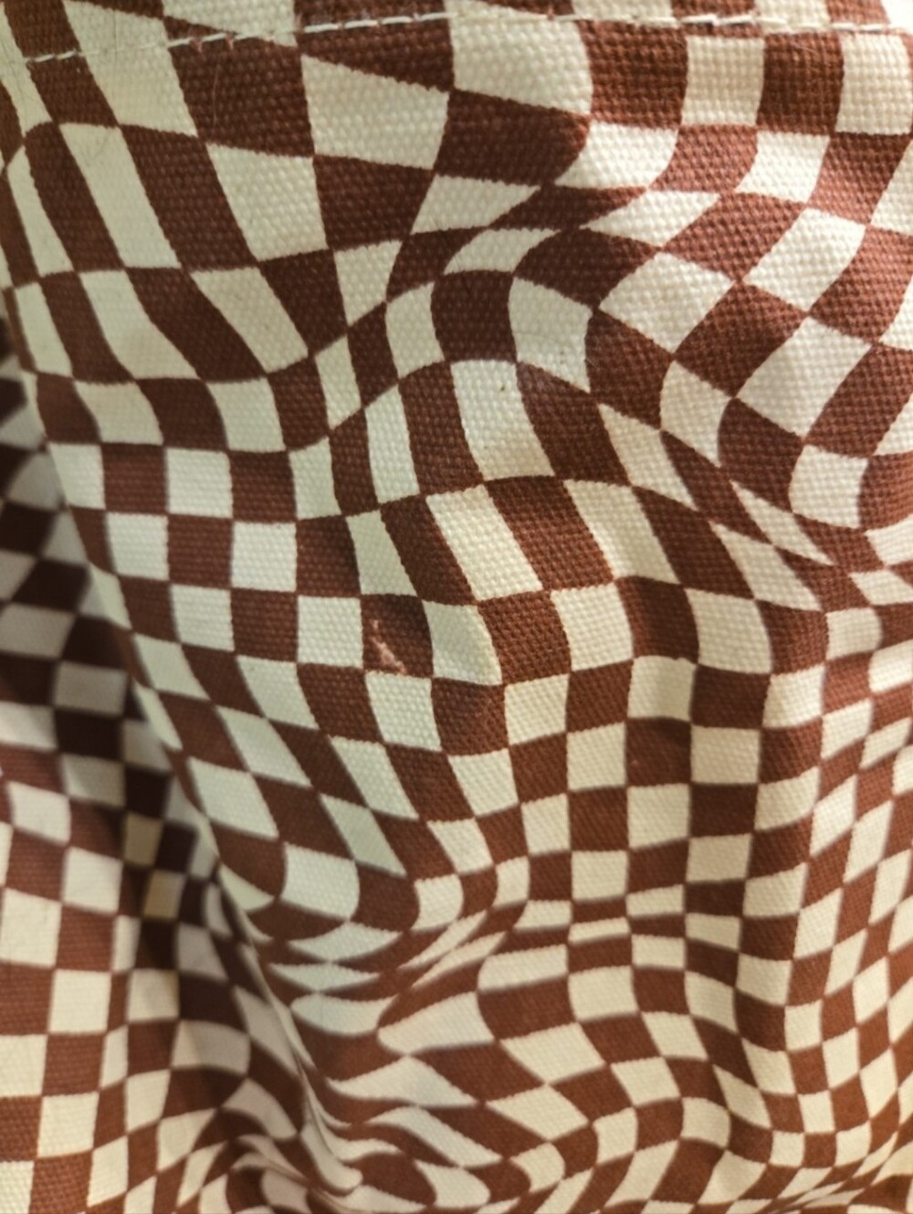 BAGGU Horizontal Duck Bag Maroon Trippy Checker pattern - Picture 6 of 8